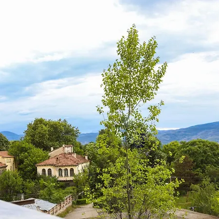 Edea's * Korça
